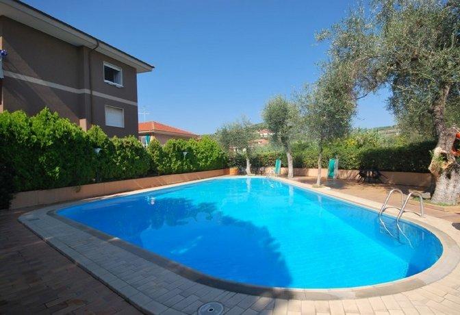 Casa Vacanze Orchidea Apartment Диано Марина Екстериор снимка